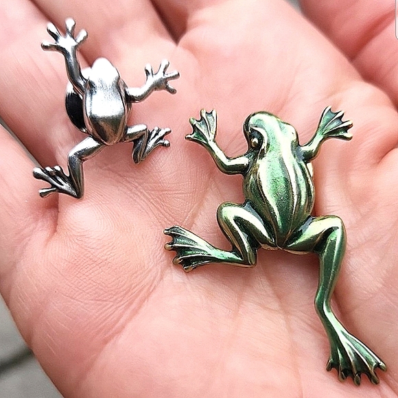 Set Of Danforth Pewter & Anthropologie Frog Clutch Pins